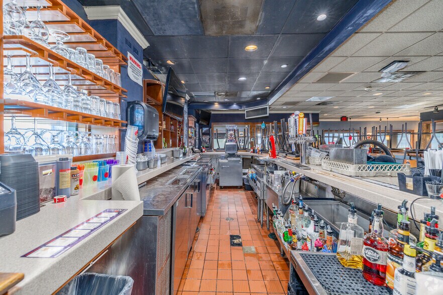 More Photos Of 700 S Kansas Ave, Clinton General Retail For Sale