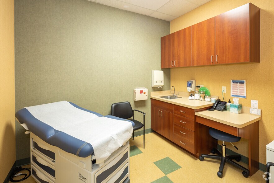 More Photos Of 1240 Il Route 83, Bensenville Medical For Sale