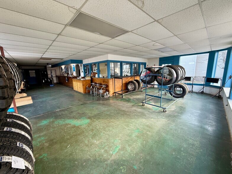 More Photos Of 400 Center St, Marysville Service For Sale