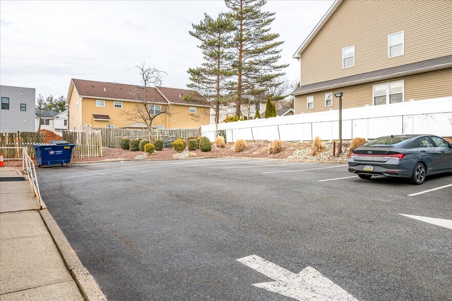 More Photos Of 72 Highway 27, Edison Medical For Sale