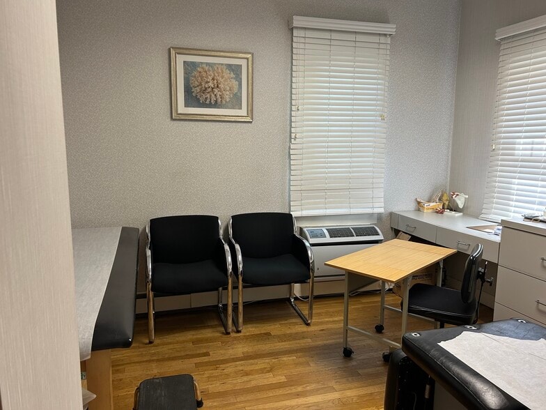 More Photos Of 14653 Delaware Ave, Flushing Medical For Lease