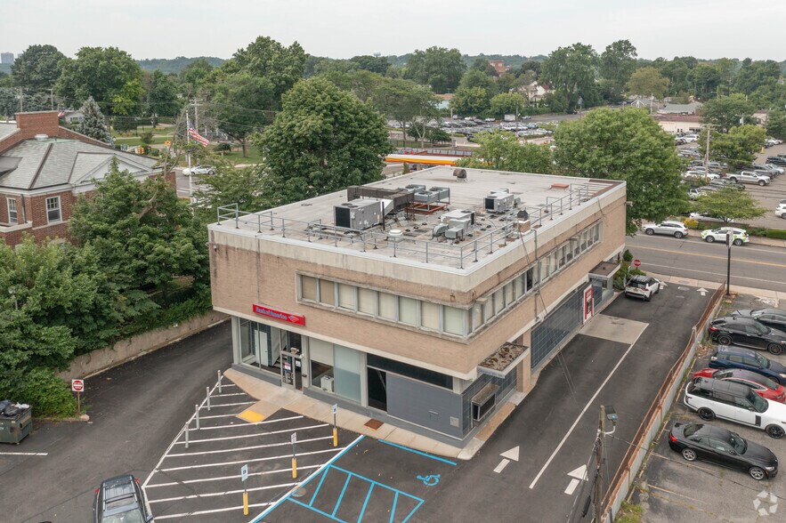 More Photos Of 240 Plandome Rd, Manhasset Office For Lease