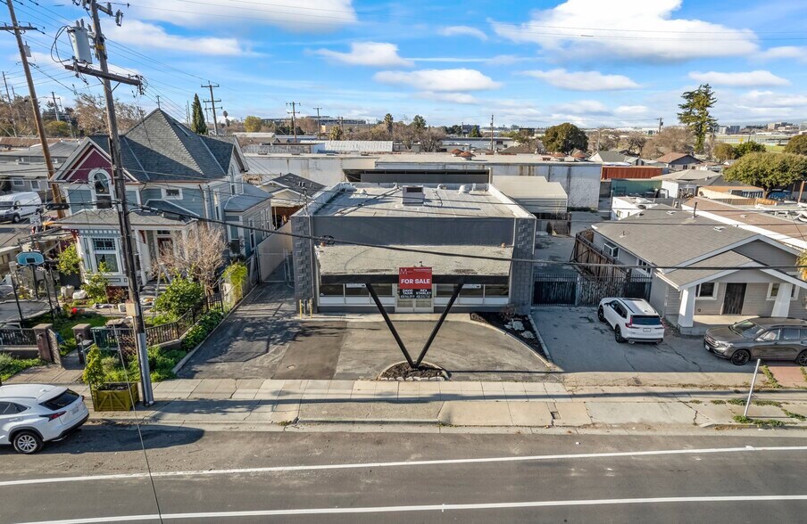 Primary Photo Of 585 W Hedding St, San Jose Service For Sale