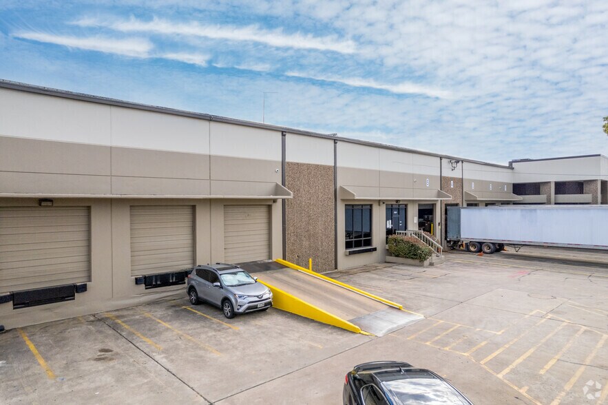 More Photos Of 9200-9230 Baythorne Dr, Houston Unknown For Lease