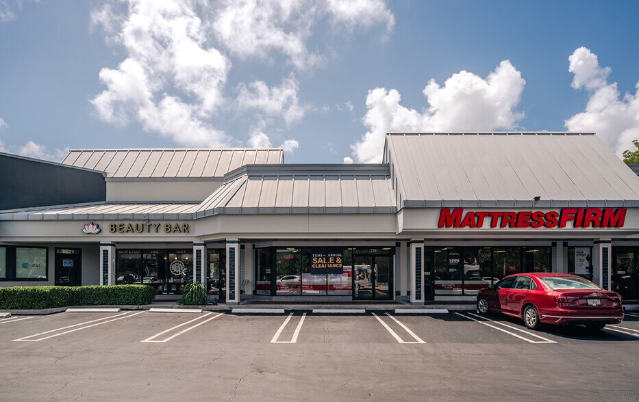 More Photos Of 8821-8833 S Dixie Hwy, Miami Unknown For Lease