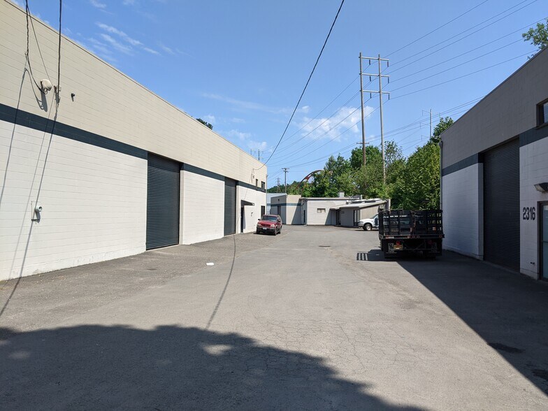 More Photos Of 2312-2330 SE Clatsop St, Portland Warehouse For Lease