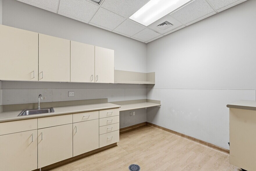 More Photos Of 6825 Burden Blvd, Pasco Medical For Lease