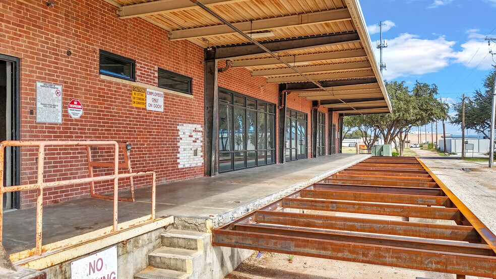 More Photos Of 201 E Illinois Ave, Midland Office For Sale