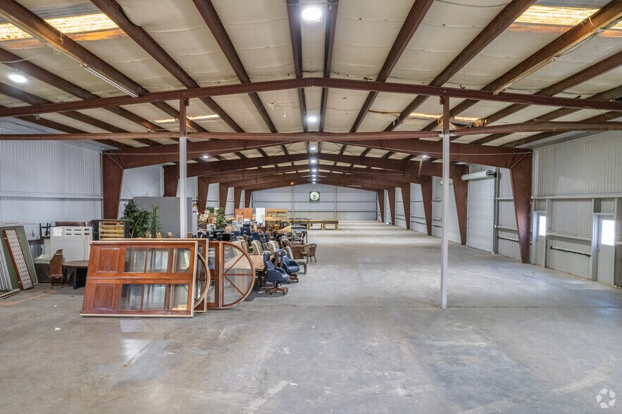 More Photos Of 130 Mitchell Rd, Houston Warehouse For Lease
