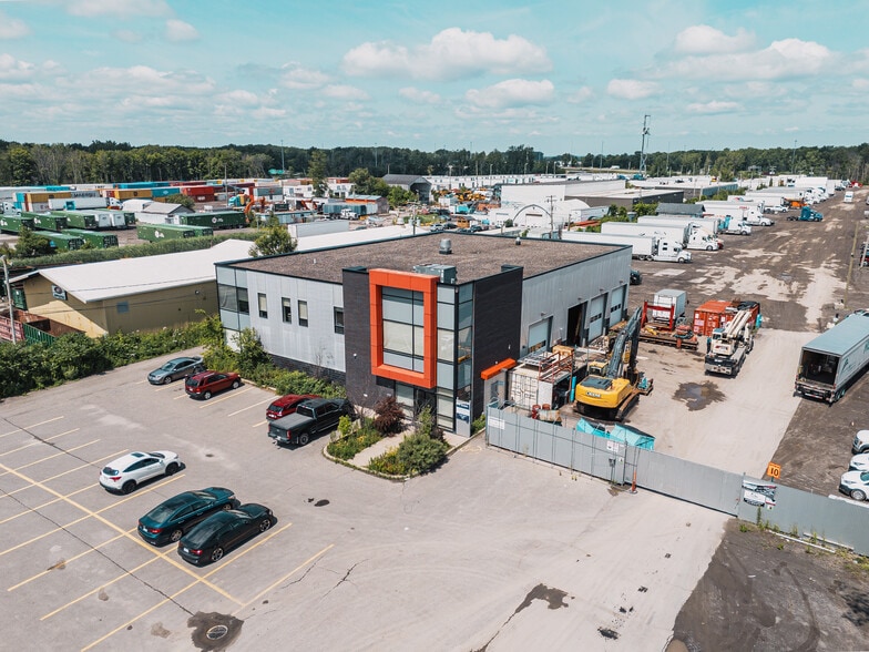 More Photos Of 5281 Boul Cléroux, Laval Warehouse For Sale