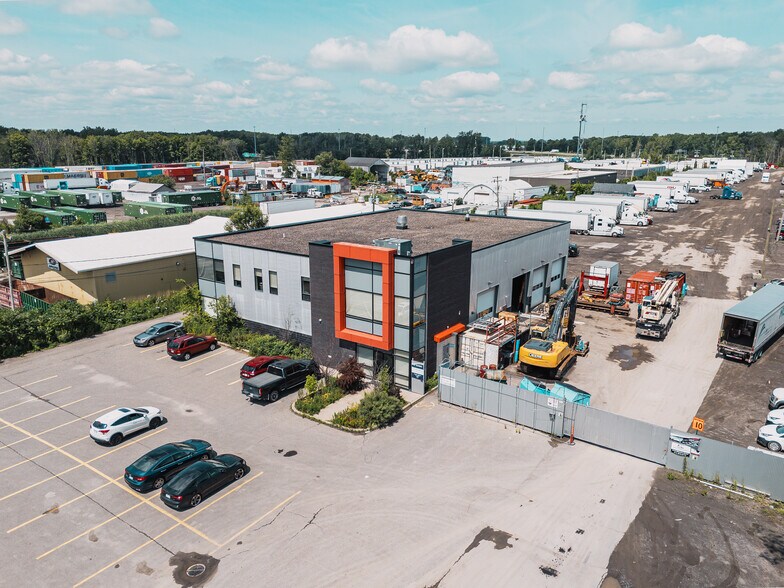More Photos Of 5281 Boul Cléroux, Laval Warehouse For Sale
