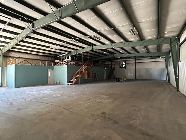 More Photos Of 480 Valley Road, Corydon Warehouse For Lease
