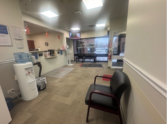 More Photos Of 943 N Plum Grove Rd, Schaumburg Medical For Sale