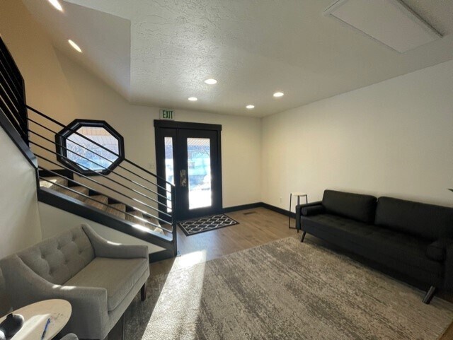 More Photos Of 60 W Canyon Crest Rd, Alpine Office For Sale
