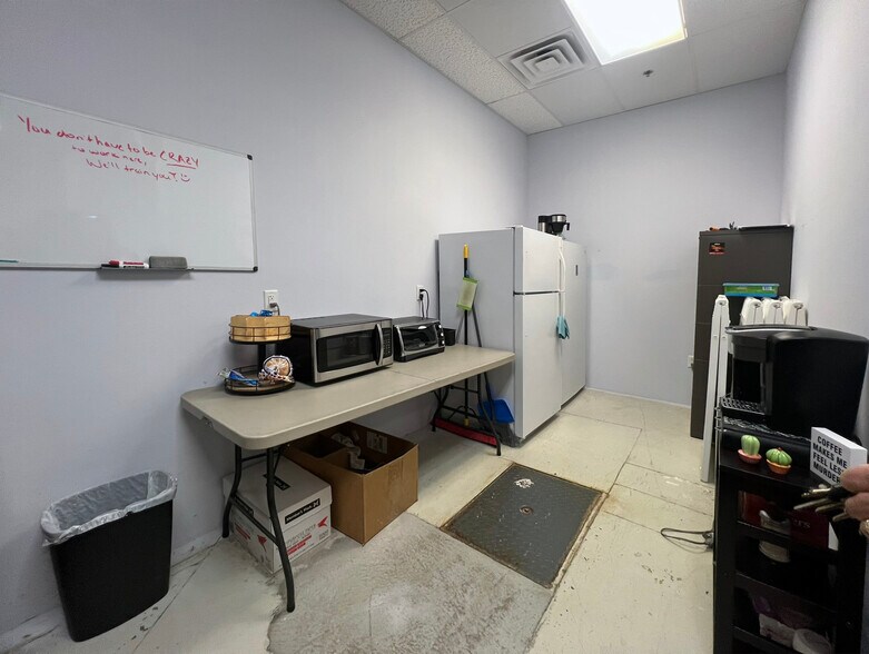 More Photos Of 15409 W Greenway Rd, Surprise Storefront For Lease