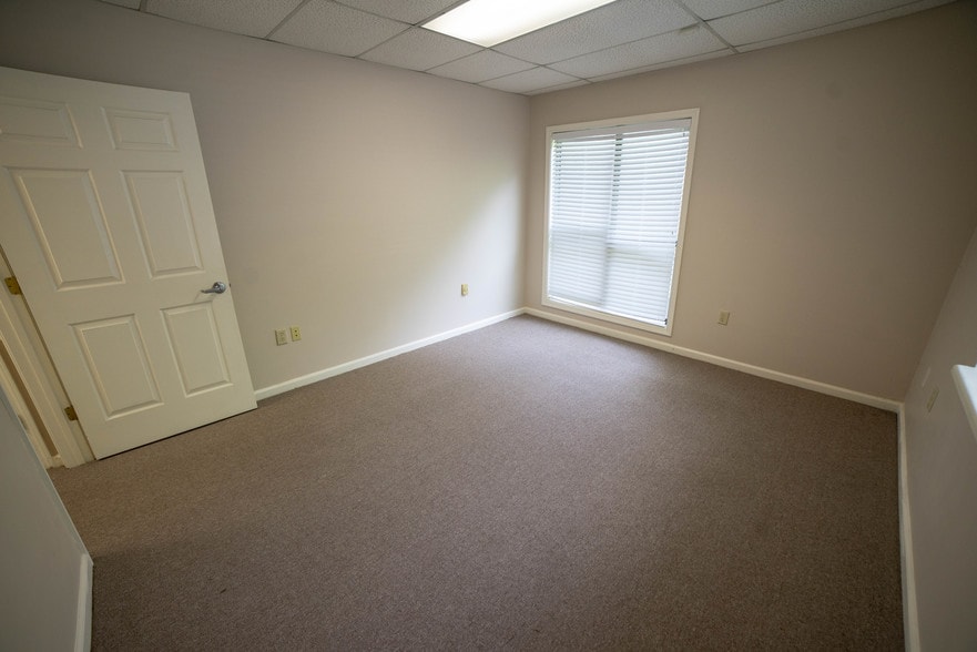 More Photos Of 875 Old Roswell Rd, Roswell Office For Sale