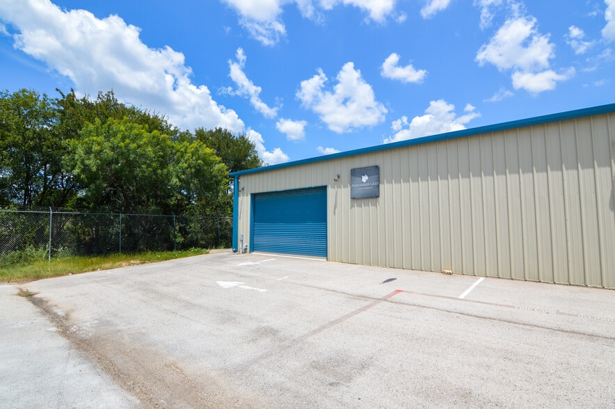 More Photos Of 10930 Gabriels Pl, San Antonio Showroom For Sale