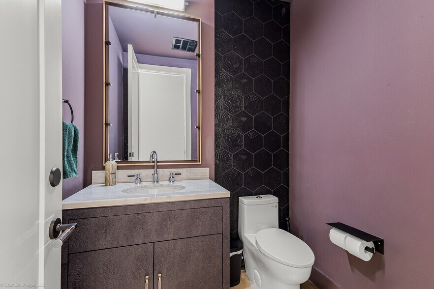 More Photos Of 1380 River Bend Dr, Dallas Office For Sale