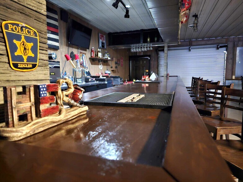 More Photos Of 215 Main St, Royalton Bar For Sale