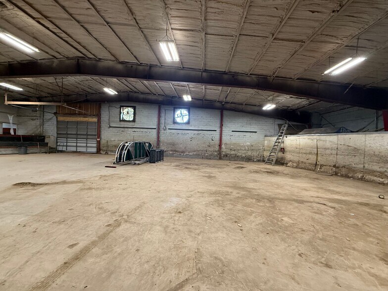 More Photos Of 2020 Saturn Rd, Garland Freestanding For Sale