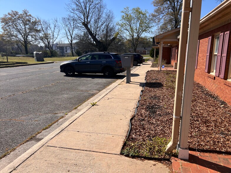 More Photos Of 118 North Ave, Jonesboro Office For Lease