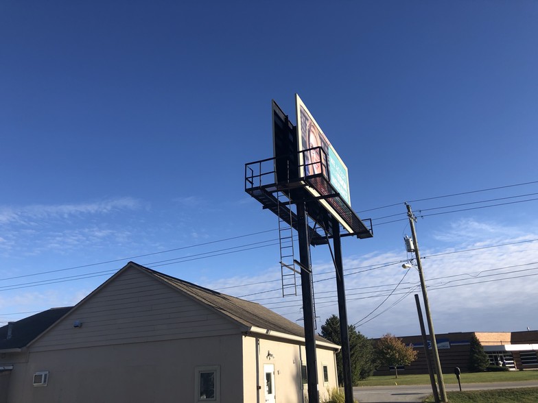 More Photos Of 7947 Southeastern Ave, Indianapolis Loft Creative Space For Lease