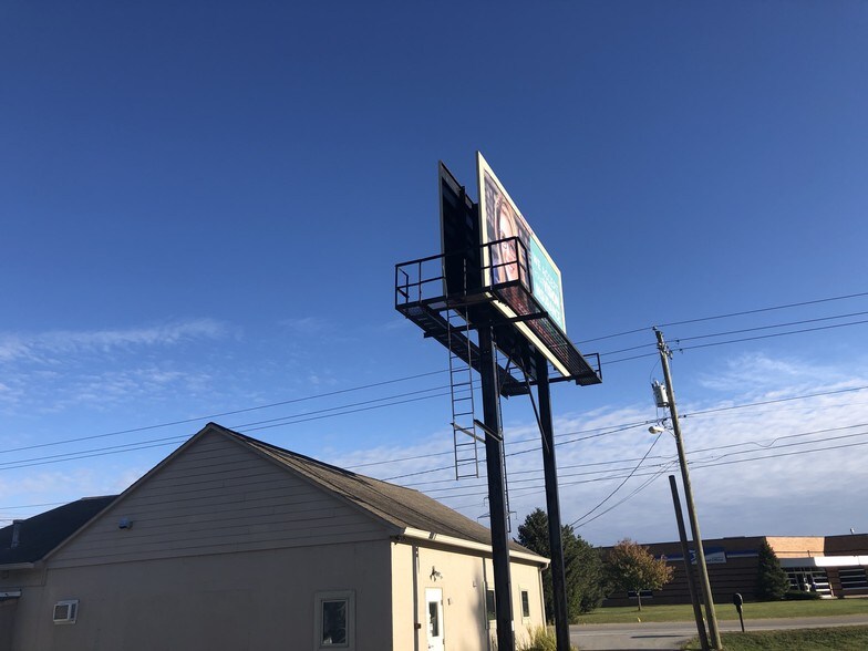 More Photos Of 7947 Southeastern Ave, Indianapolis Loft Creative Space For Sale