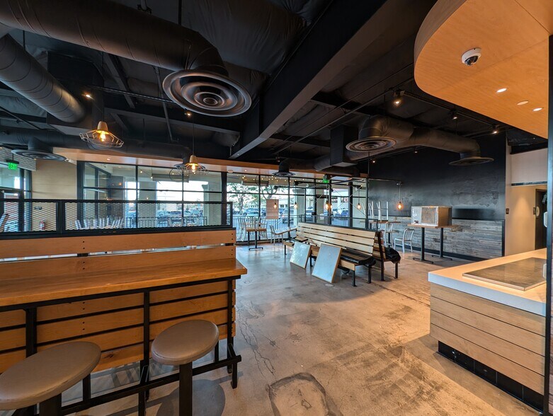 More Photos Of 73547-73575 Highway 111, Palm Desert Storefront For Lease