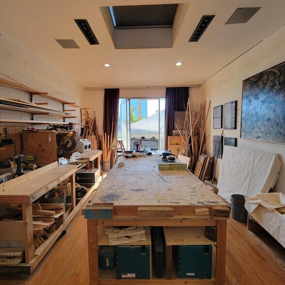 More Photos Of 5830 Adams Blvd, Culver City Showroom For Sale