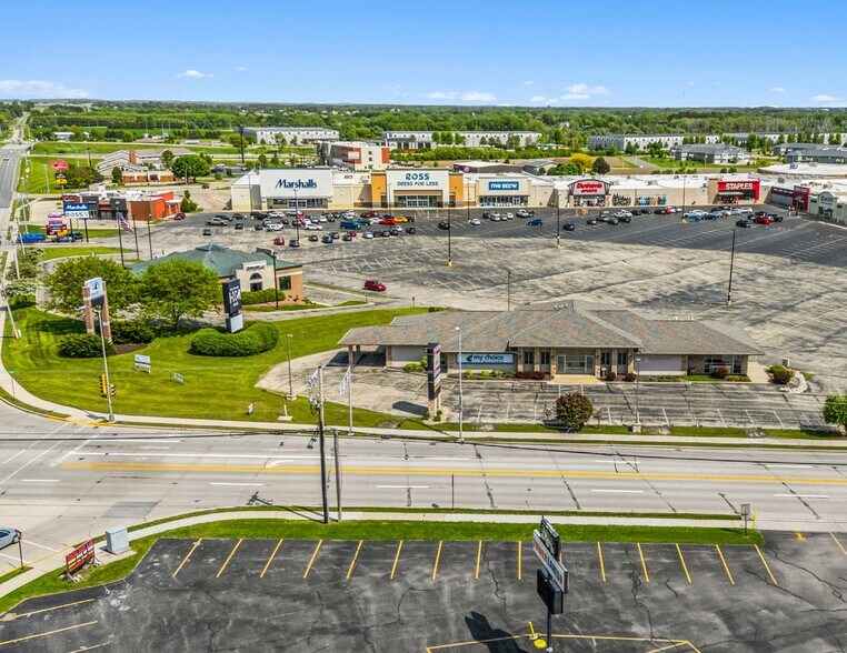 More Photos Of 1659 N Spring St, Beaver Dam Storefront Retail Office For Sale