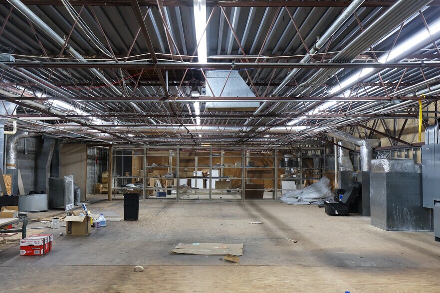 More Photos Of 3943 Denny Ave, Pascagoula General Retail For Lease