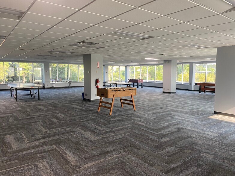 More Photos Of 11501 Northlake Dr, Cincinnati Office For Sale