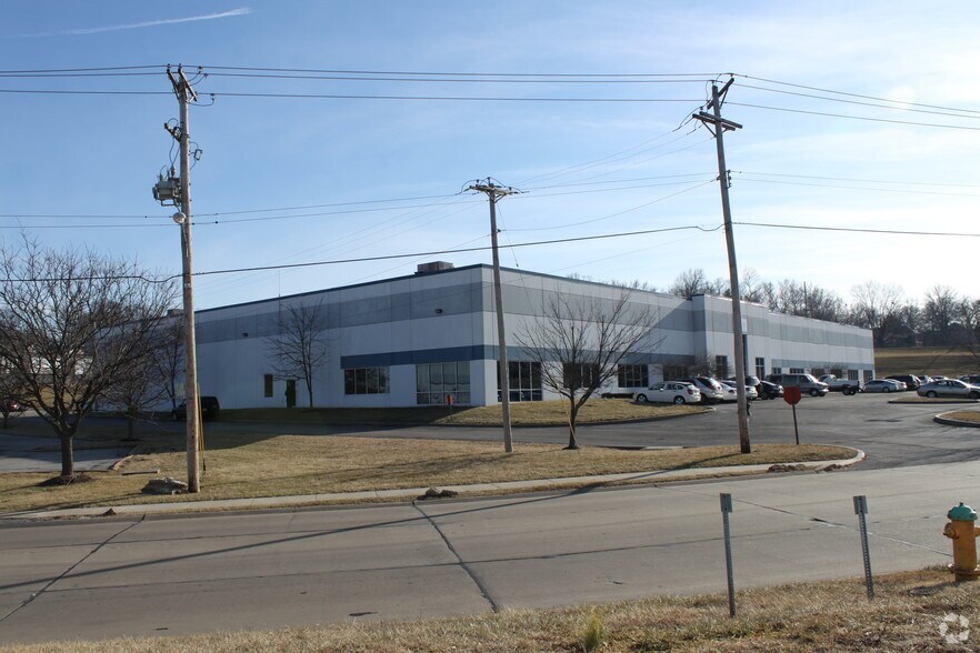 More Photos Of 8248-8264 Lackland Rd, Saint John Warehouse For Lease