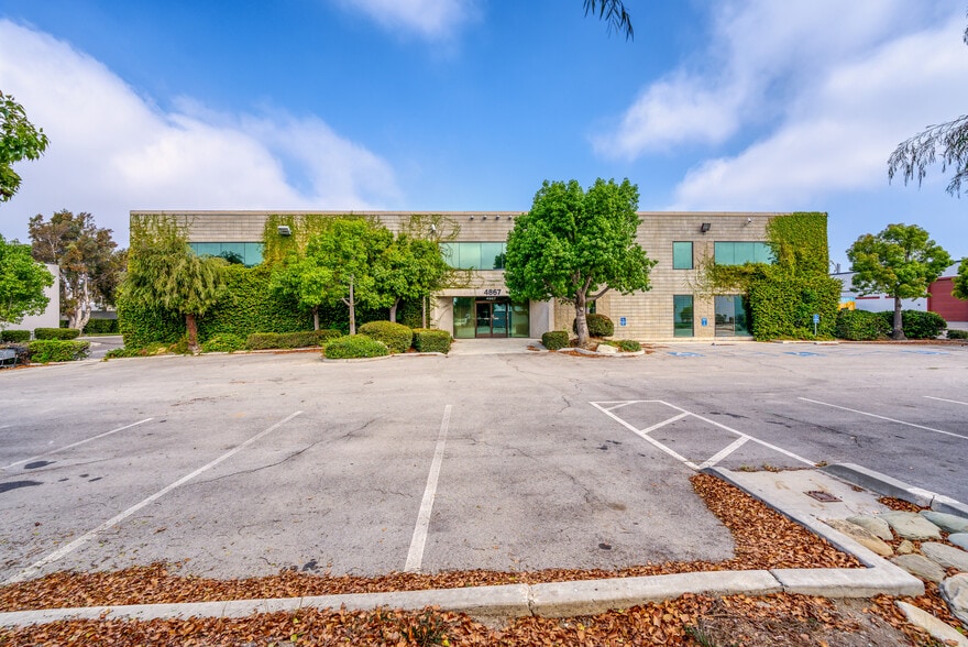 More Photos Of 4867 Colt St, Ventura Manufacturing For Sale