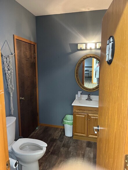 More Photos Of 8390 W Gage Blvd, Kennewick Office For Lease