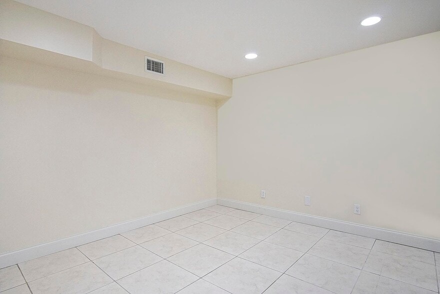 More Photos Of 706 N 7th St, Fort Pierce Office For Sale