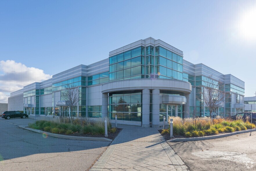 More Photos Of 9133 Leslie St, Richmond Hill Showroom For Lease