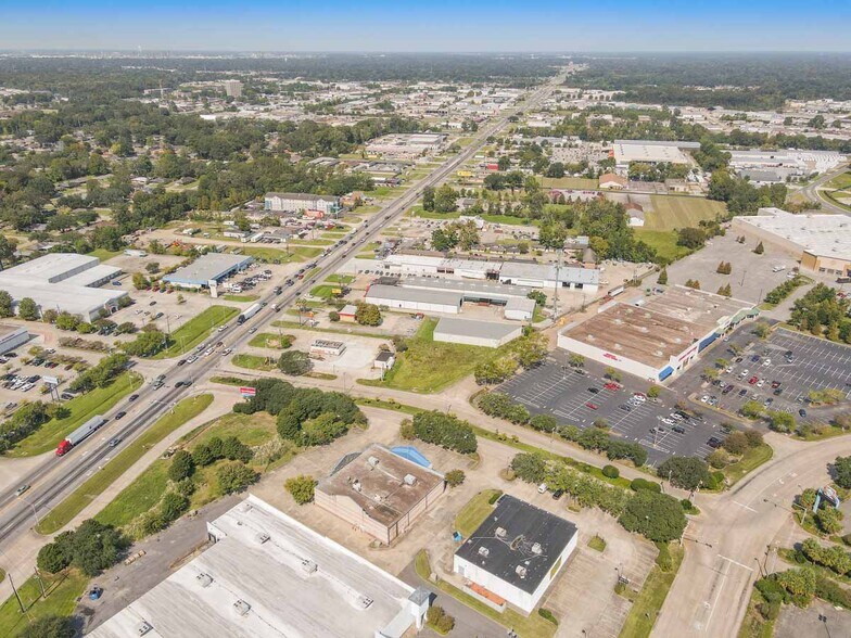 More Photos Of 8686 Florline Blvd, Baton Rouge Freestanding For Lease