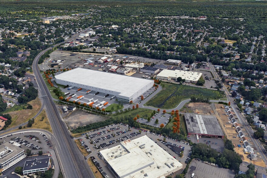 More Photos Of 241 State Rt 17 N, Maywood Warehouse For Lease