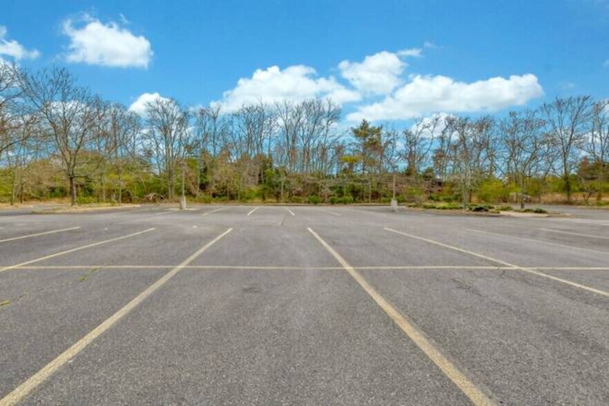 More Photos Of 54 Montauk Hwy, Southampton Freestanding For Sale