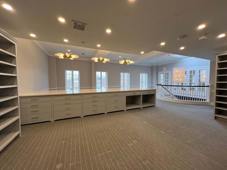 More Photos Of 21 South Ave, New Canaan Storefront Retail Office For Lease