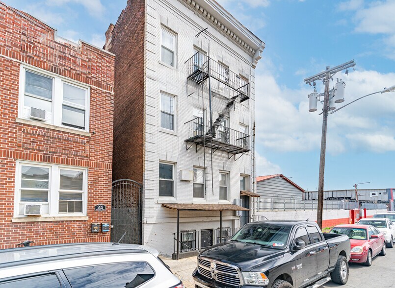 More Photos Of 204 Parkhurst St, Newark Apartments For Sale