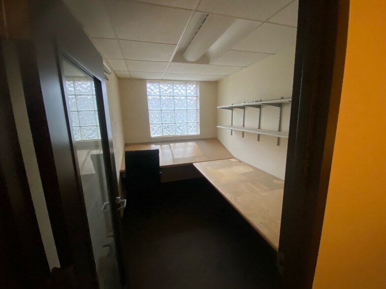 More Photos Of 2450 W Hubbard St, Chicago Distribution For Lease