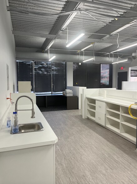 More Photos Of 27301 Dequindre Rd, Madison Heights Office For Lease