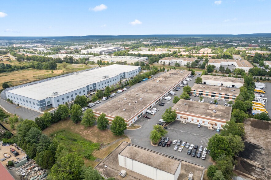 More Photos Of 45915 Maries Rd, Sterling Warehouse For Lease