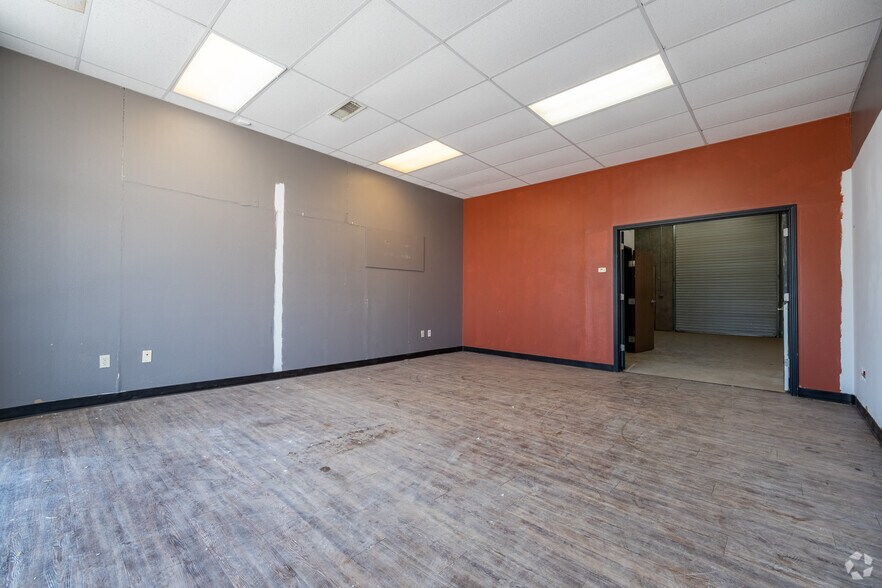 More Photos Of 3855 Business Park Dr, Amarillo Showroom For Lease