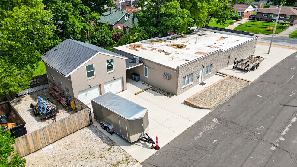 More Photos Of 10263 Lackland Rd, Overland Office For Lease