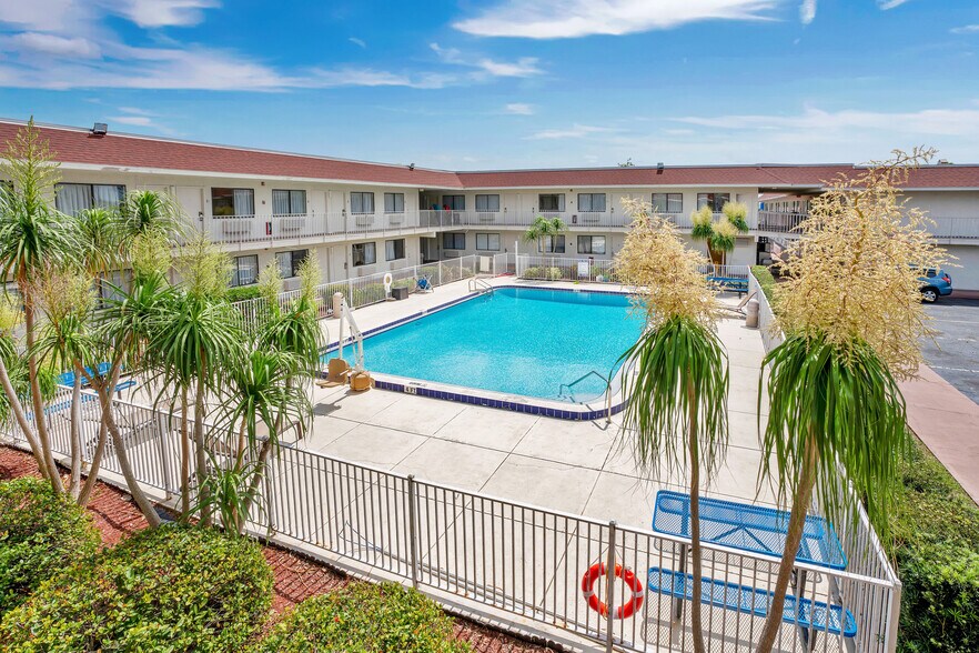 More Photos Of 7455 W Irlo Bronson Memorial Hwy, Kissimmee Hotel For Sale