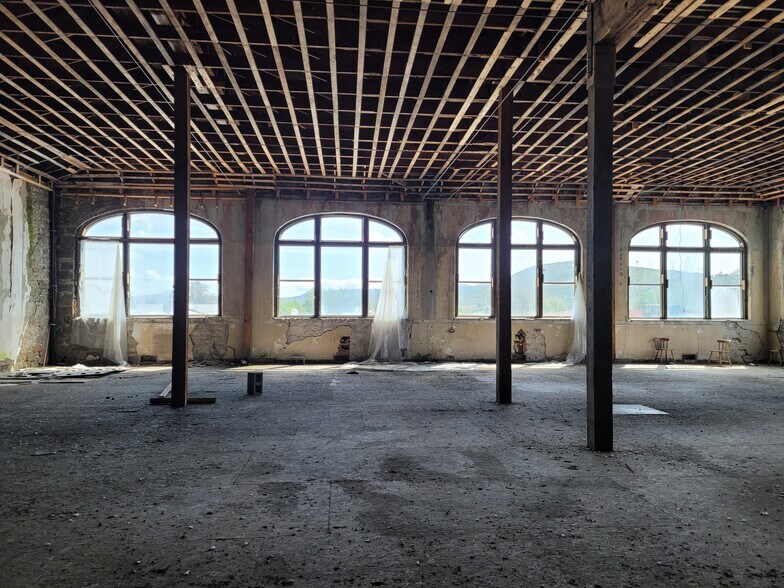 More Photos Of 1976 Valley St, Baker City Office Residential For Sale