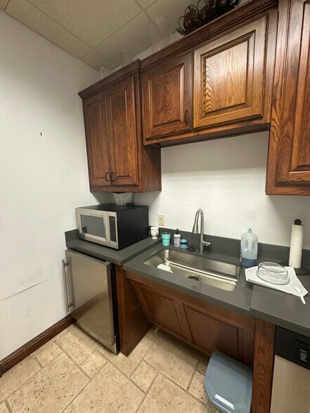 More Photos Of 6628 Bryant Irvin Rd, Fort Worth Office For Sale